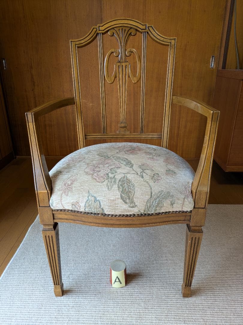 カリモク　ドマーニ　肘付きダイニングチェア「A」