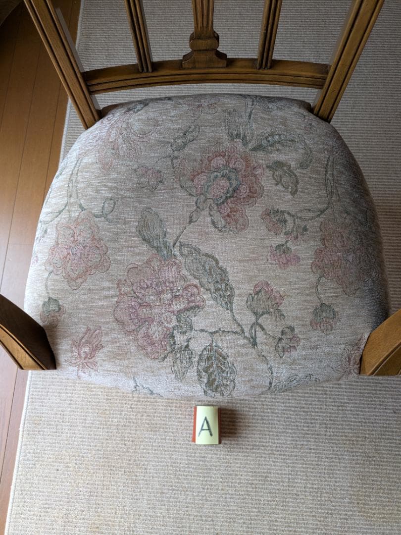 カリモク　ドマーニ　肘付きダイニングチェア「A」