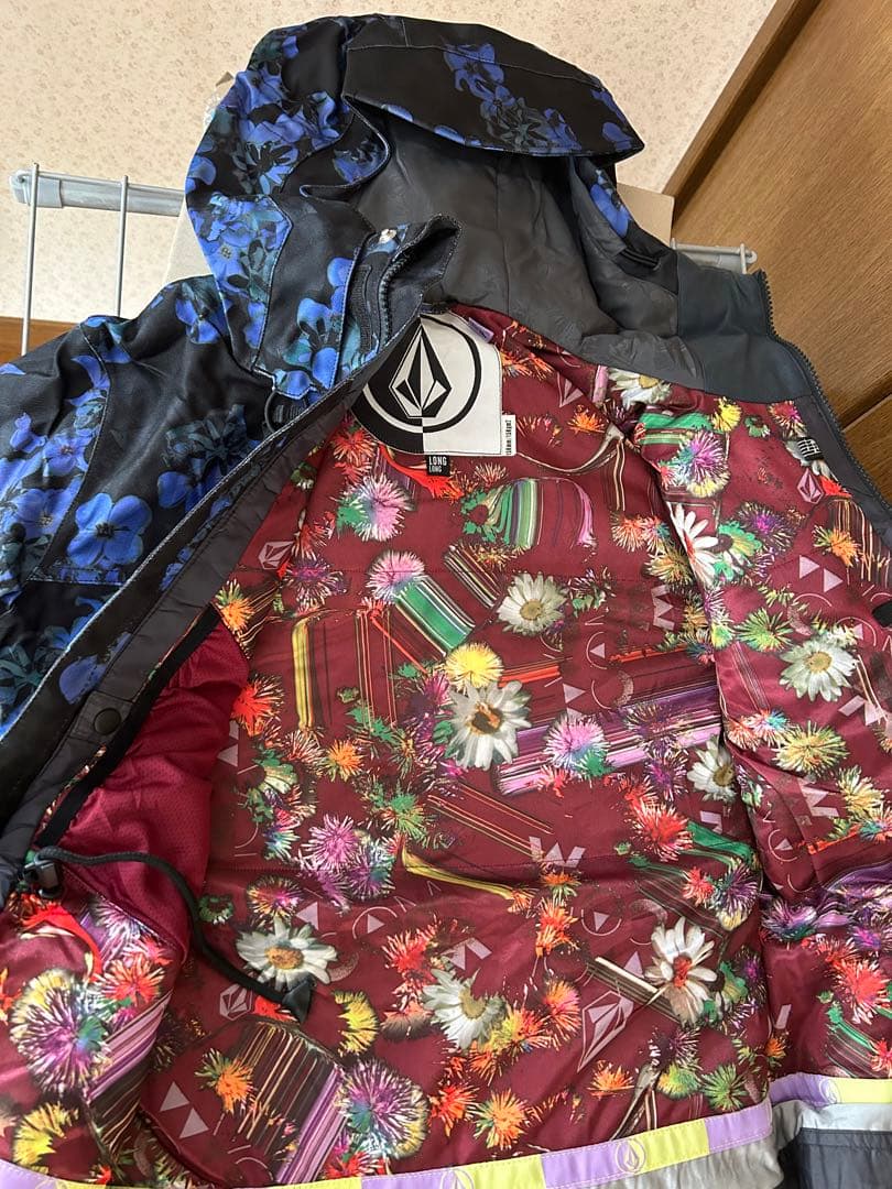 新品❤️レディース上下　ボルコムデニム花柄スノボJKT、バートン　ロキシー　可愛い