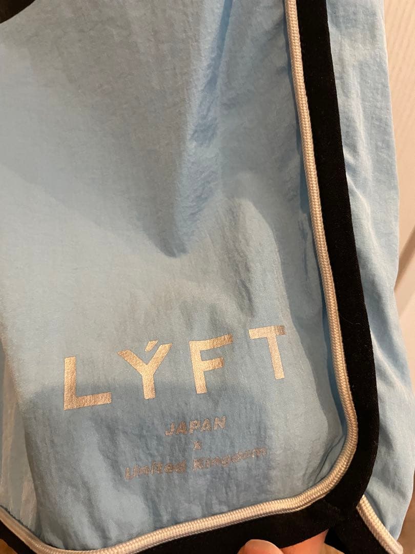 きゅーぴー　 LYFT サーフパンツ 水色・黒