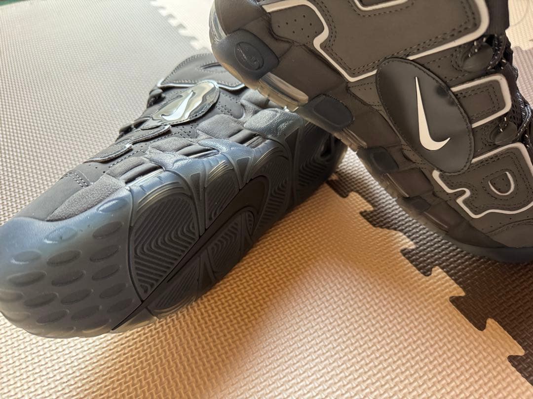 エア モア アップテンポ '96 アイアングレー/スモークグレー/アンスラサイト