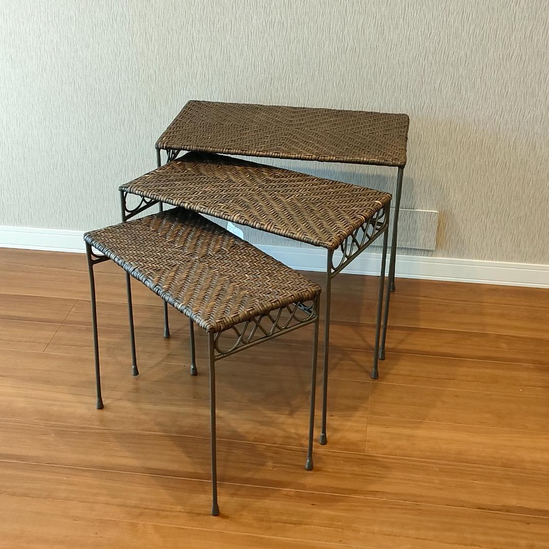 〈輸入〉ラタン　ネストテーブル　アイアンフレーム　サイドテーブル