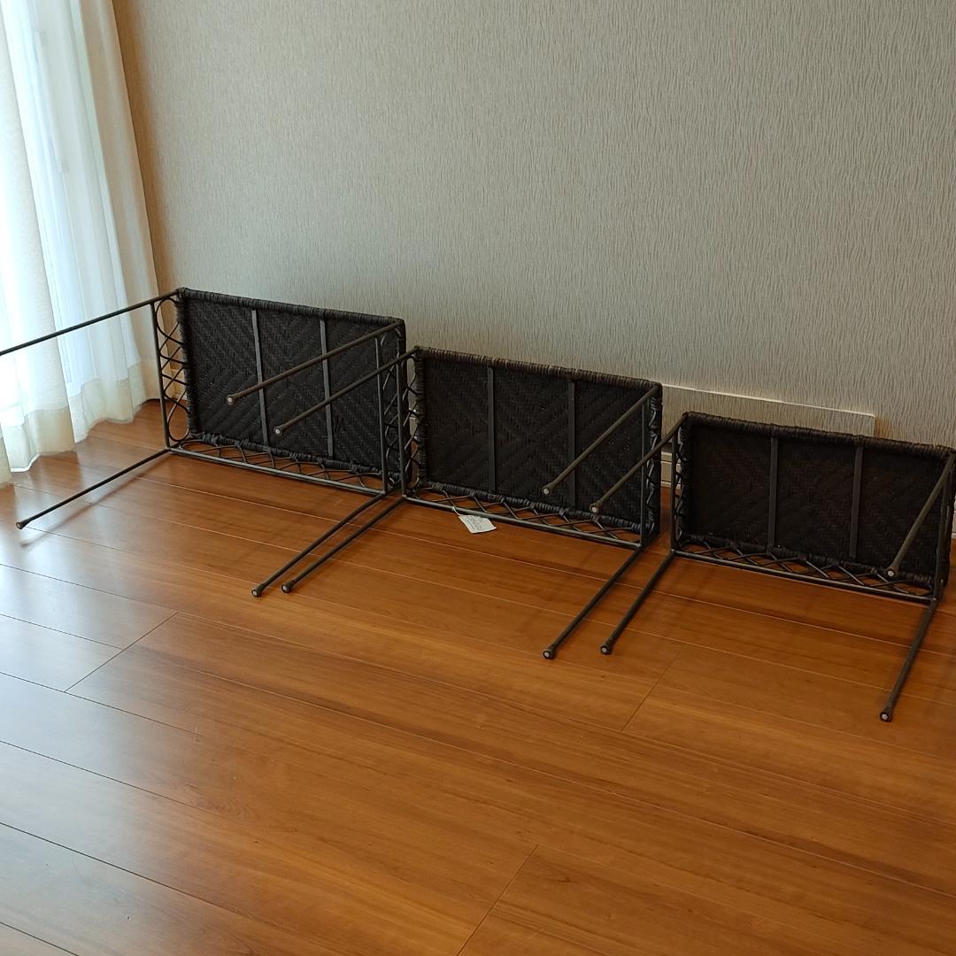 〈輸入〉ラタン　ネストテーブル　アイアンフレーム　サイドテーブル