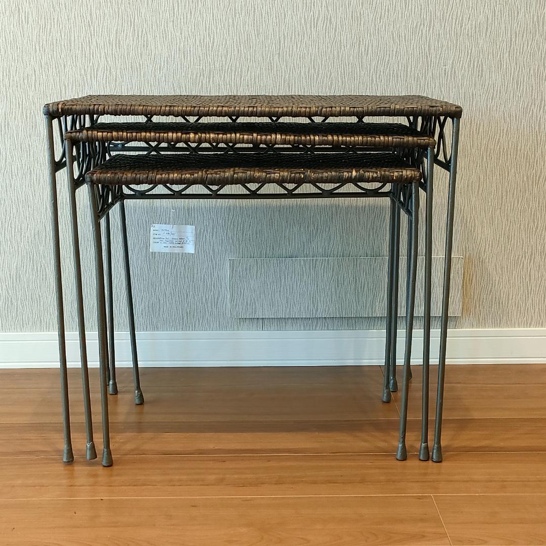 〈輸入〉ラタン　ネストテーブル　アイアンフレーム　サイドテーブル