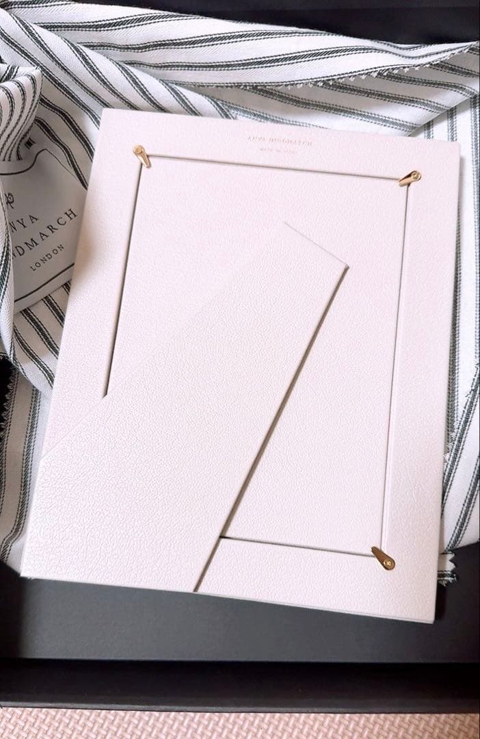 ANYA HINDMARCH 目のデザイン フォトフレーム