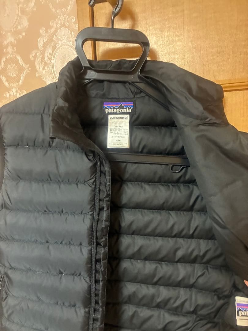 patagonia ブラック ダウンベスト未使用品