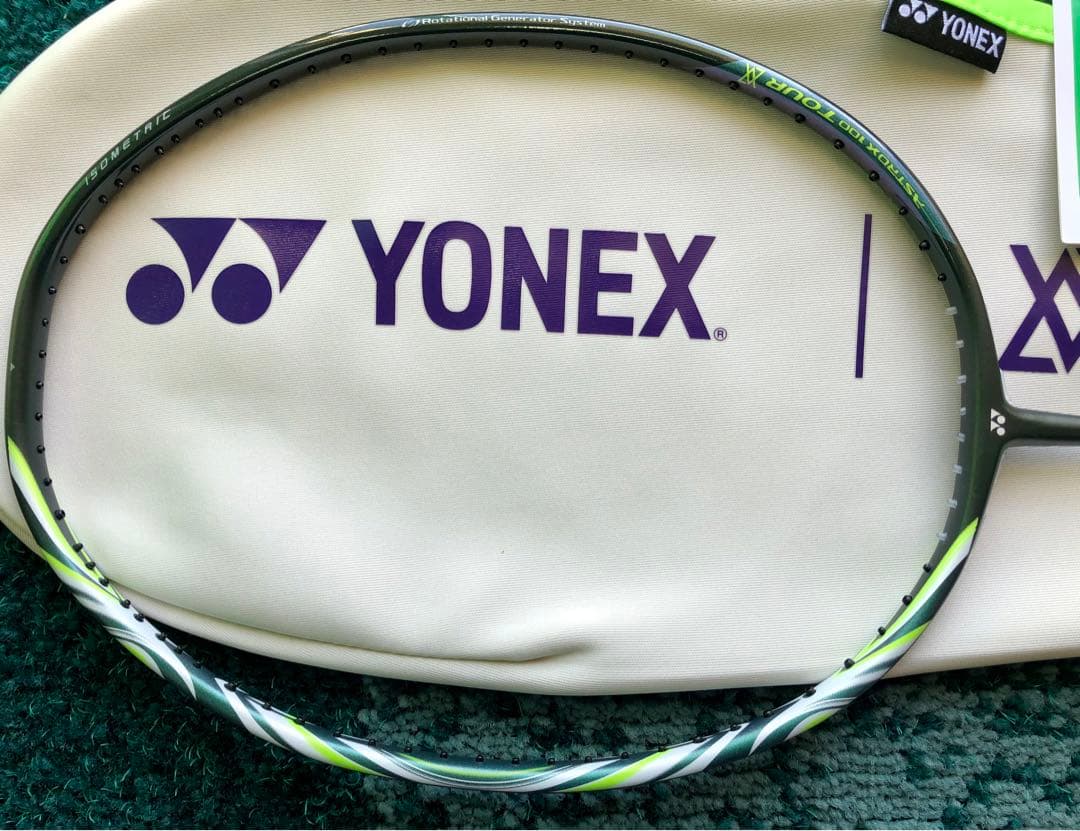 新品未使用 YONEX 最新モデル AX100TVA 4UG6 ＋ BGXB65