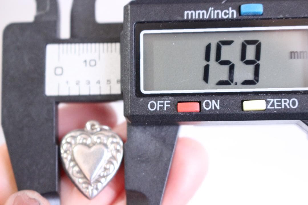 40s　スウィートハートジュエリー 　唐草 古着　渦巻　チャーム 波　NAVY