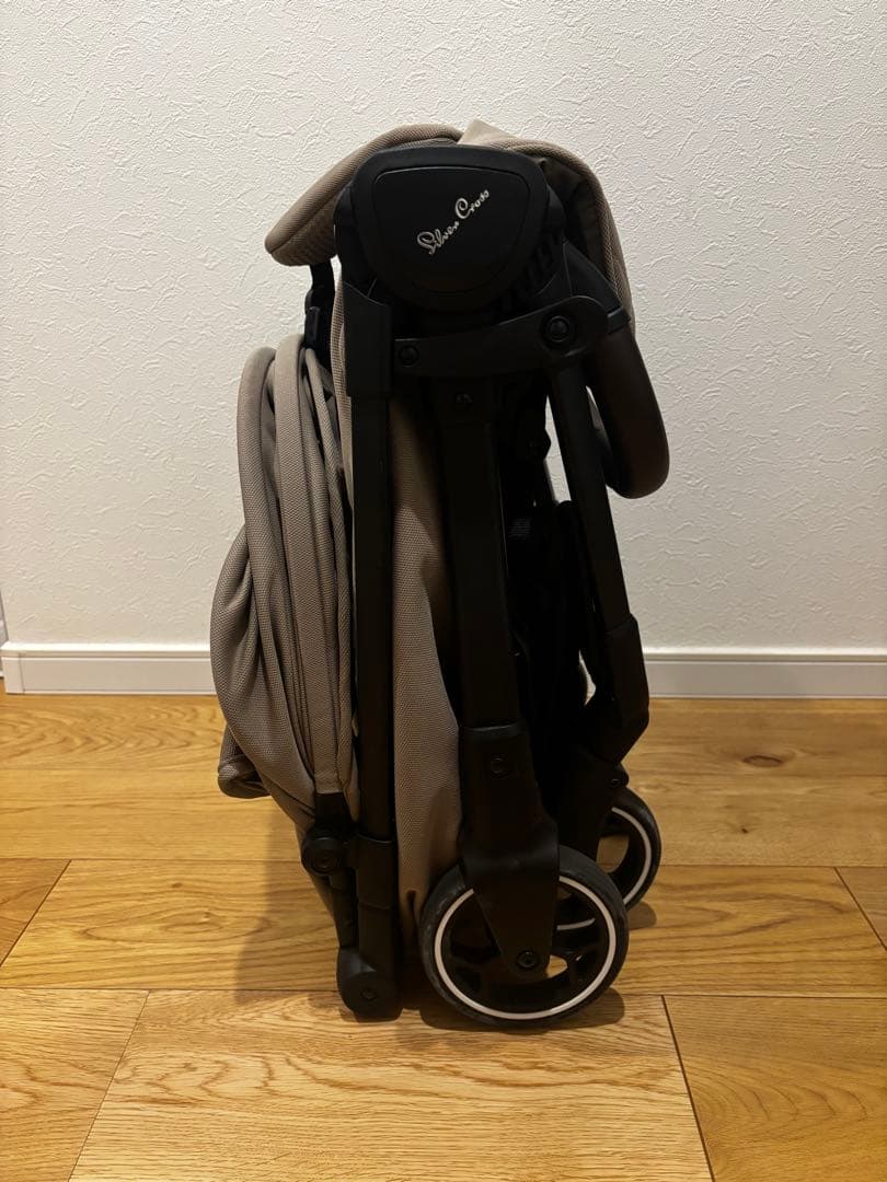 エコメルカリ便★silver cross CLIC ベビーカー　コンパクト