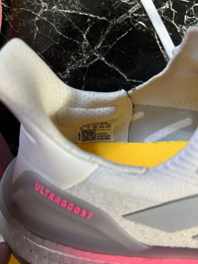 adidas アディダス シューズ ウルトラブースト レディース23.5cm