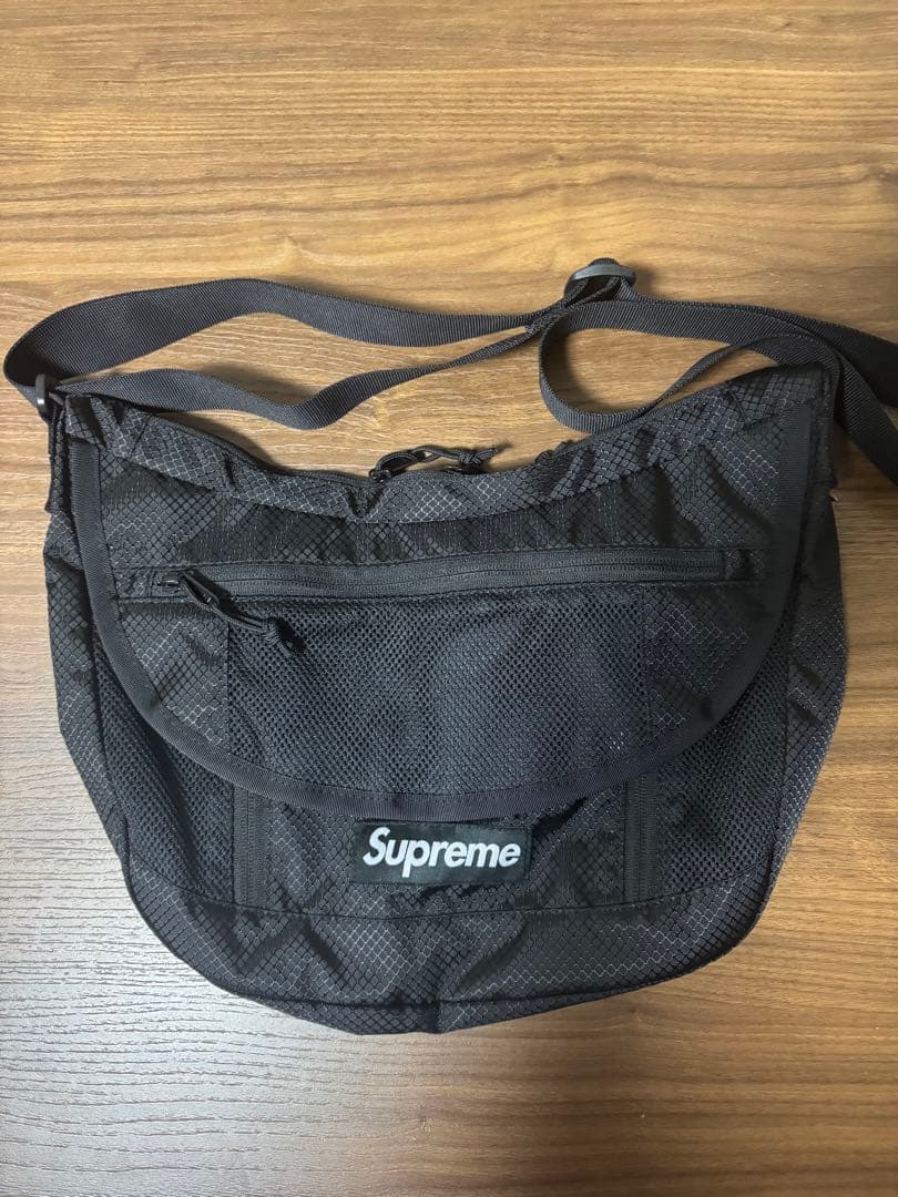 【新品未使用】 Supreme ブラック メッセンジャーバッグ