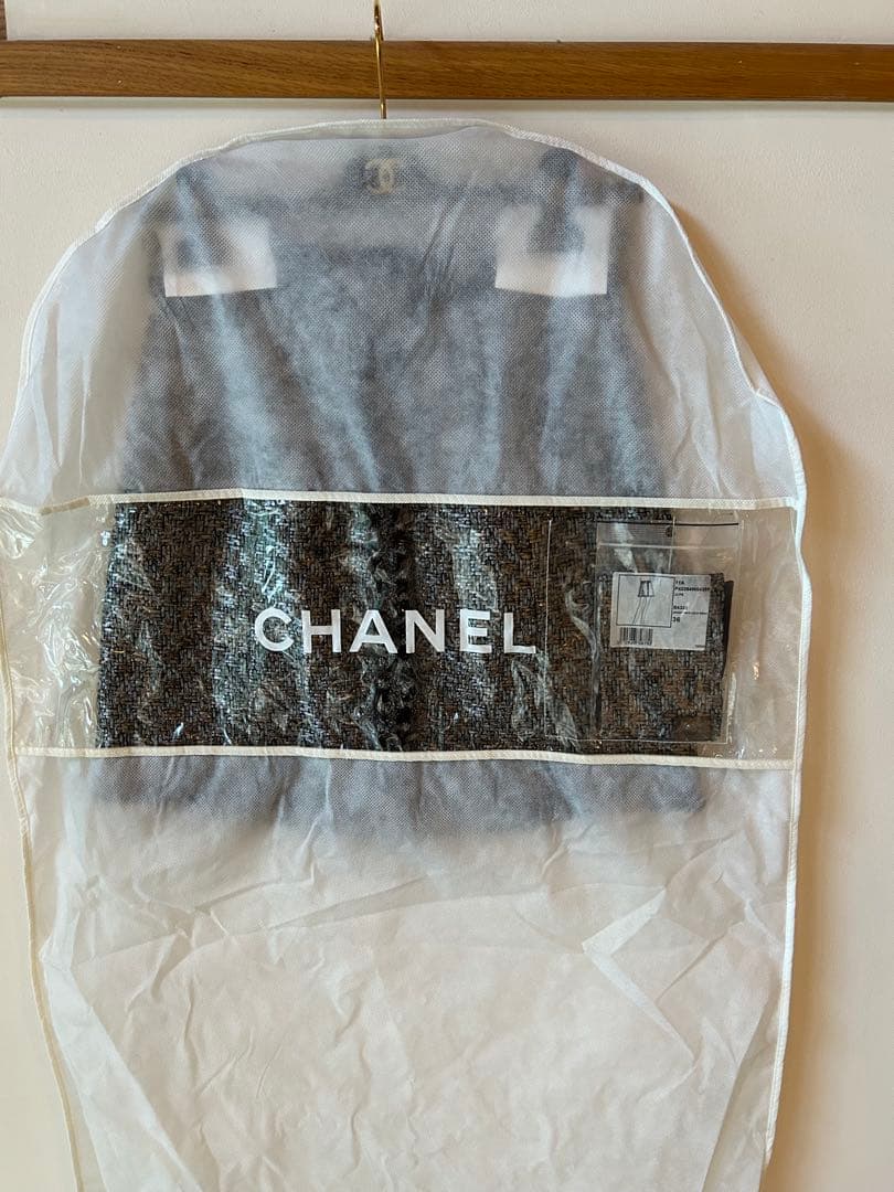 CHANEL ツイードスカート銀ラメ36サイズ　CHANEL衣装ケース・ハンガー