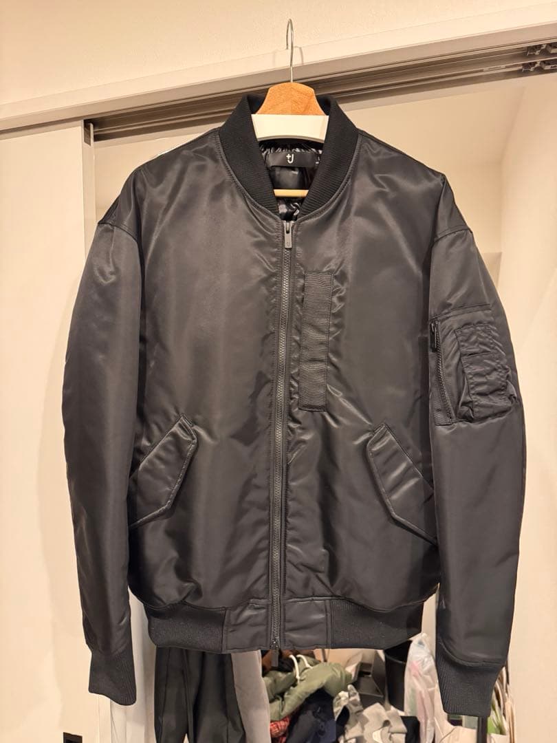 ユニクロ +JハイブリッドダウンオーバーサイズMA-1 L 美品　初版
