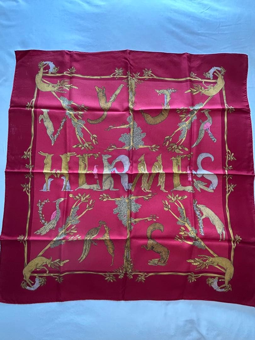HERMES シルクスカーフ 赤 動物柄