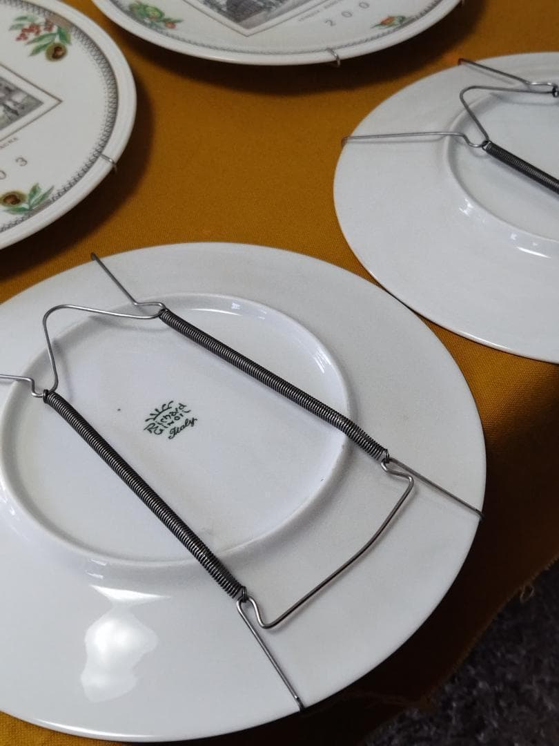 リチャード・ジノリ　イヤープレート　11枚　2000年代　絵皿ハンガー付　未使用