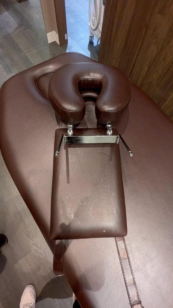 エステ・整体ベッド アームレストヘッドセット付