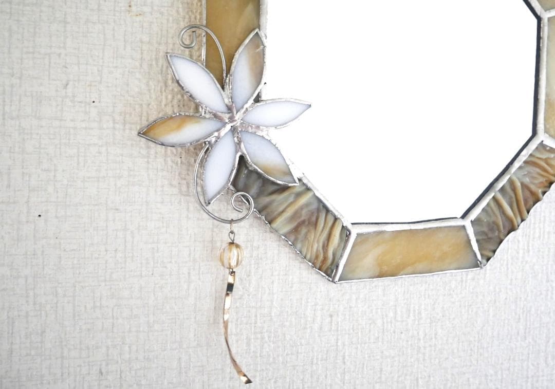 ✴︎:.。.ベージュの八角形鏡♪　（size20/max22）ステンドグラス