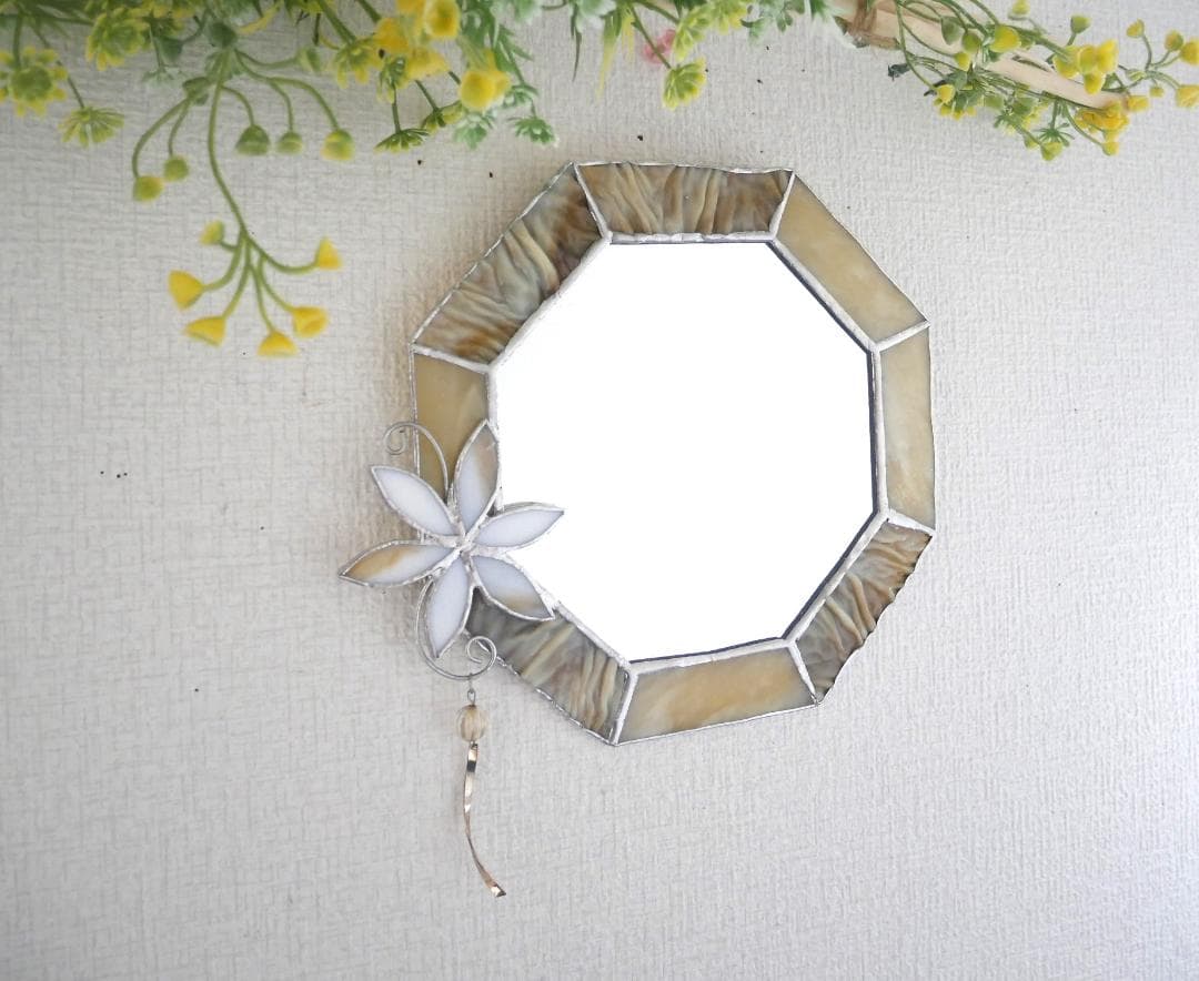 ✴︎:.。.ベージュの八角形鏡♪　（size20/max22）ステンドグラス