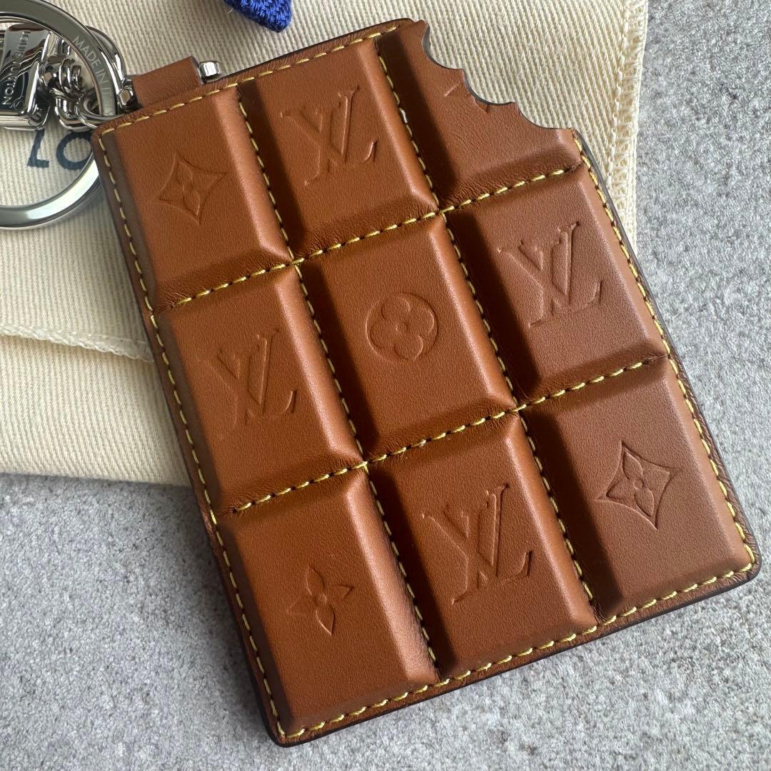新品 ルイヴィトン バッグチャーム チョコレートバー M01478