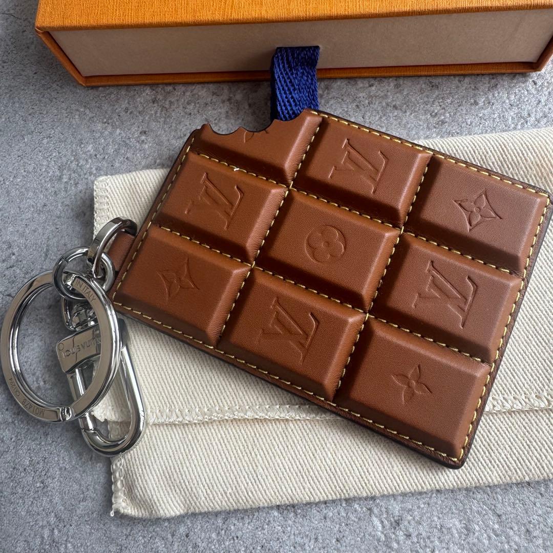 新品 ルイヴィトン バッグチャーム チョコレートバー M01478