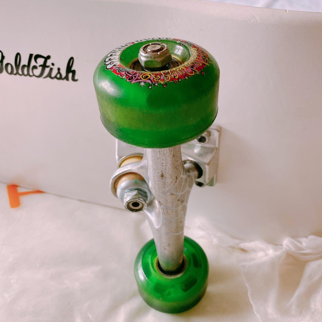 デッキがグリーンのお洒落スケートボード　パンダenjoi エンジョイ