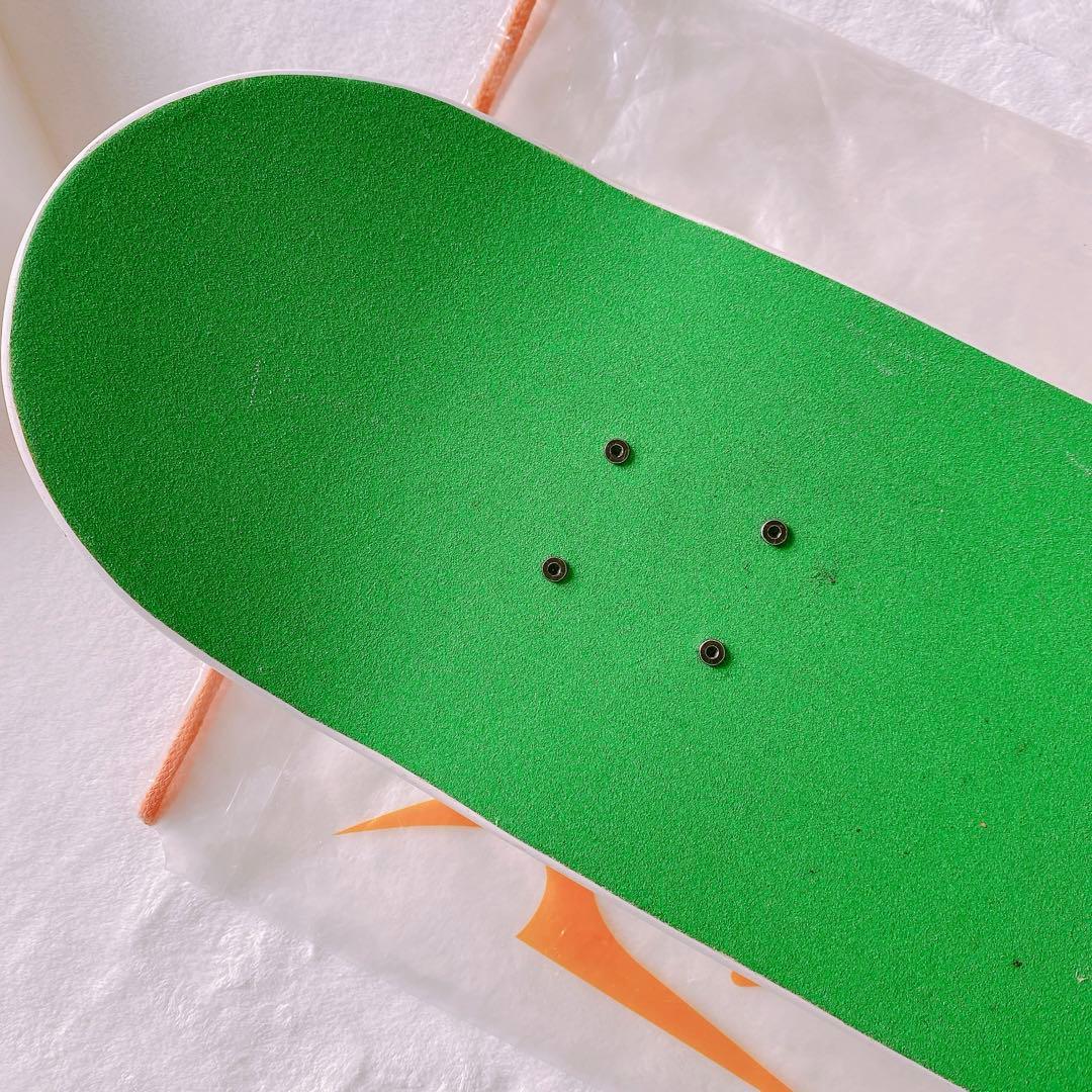 デッキがグリーンのお洒落スケートボード　パンダenjoi エンジョイ