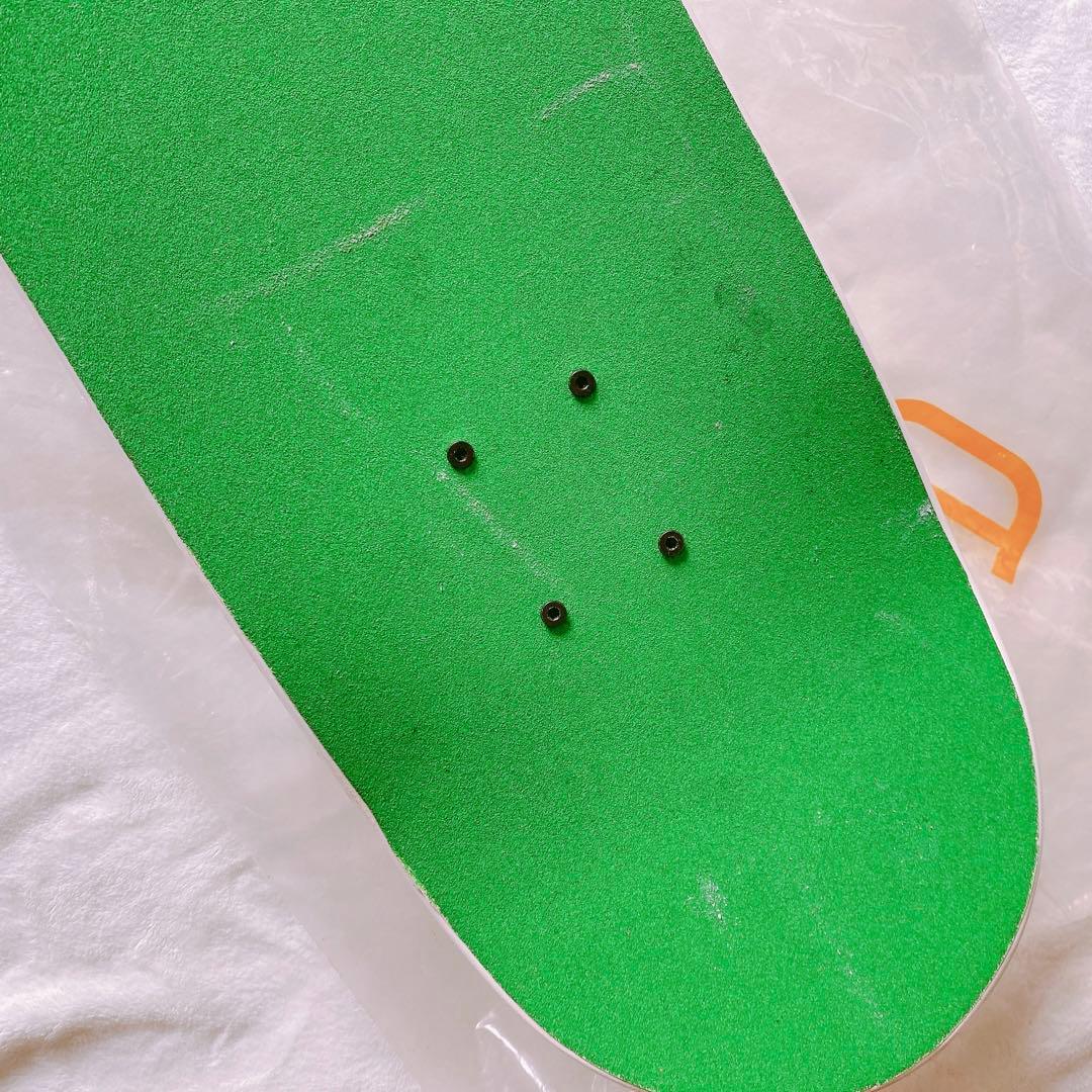 デッキがグリーンのお洒落スケートボード　パンダenjoi エンジョイ