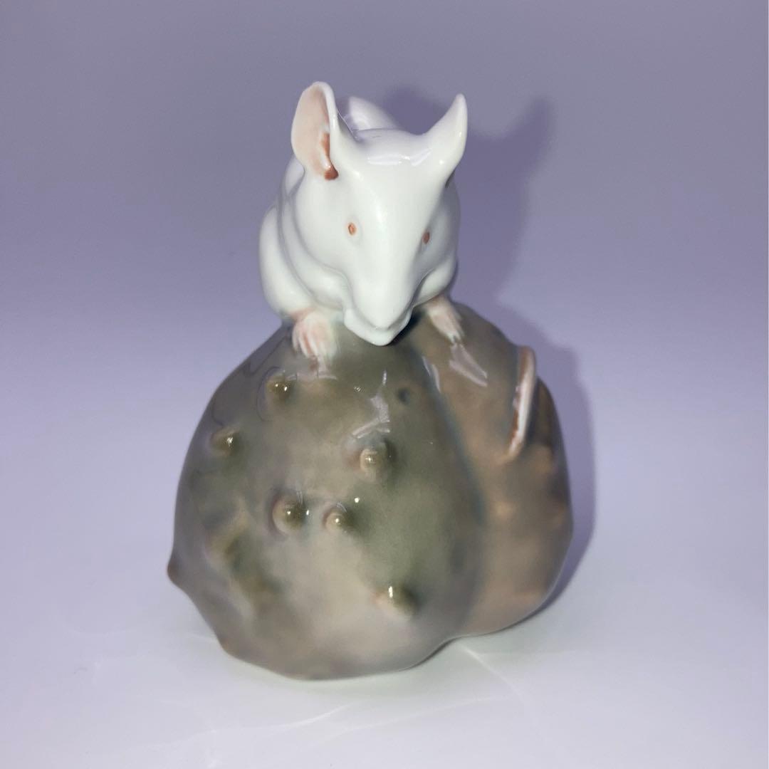 ロイヤルコペンハーゲン 木の実の上のねずみ フィギュリン