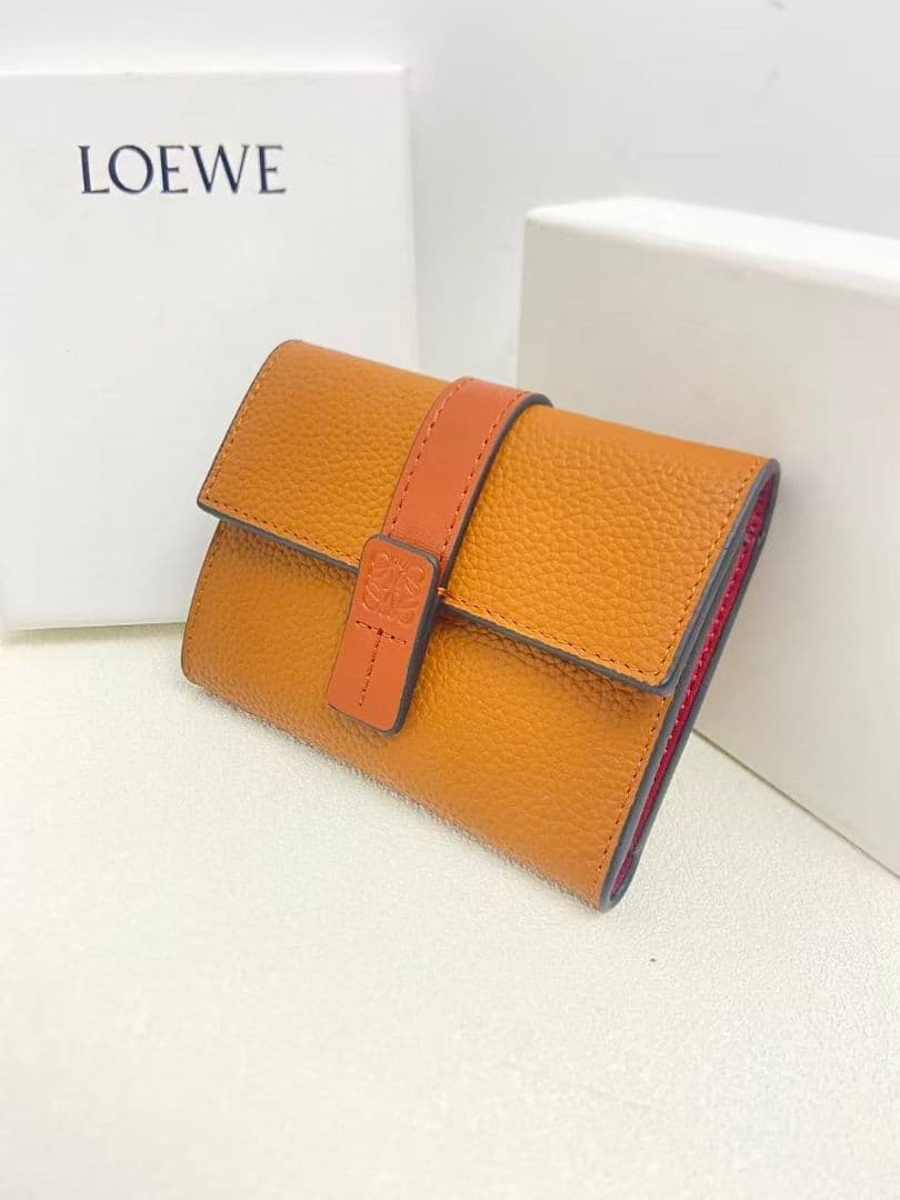 LOEWEブラウンレザ一ミつ折り財布