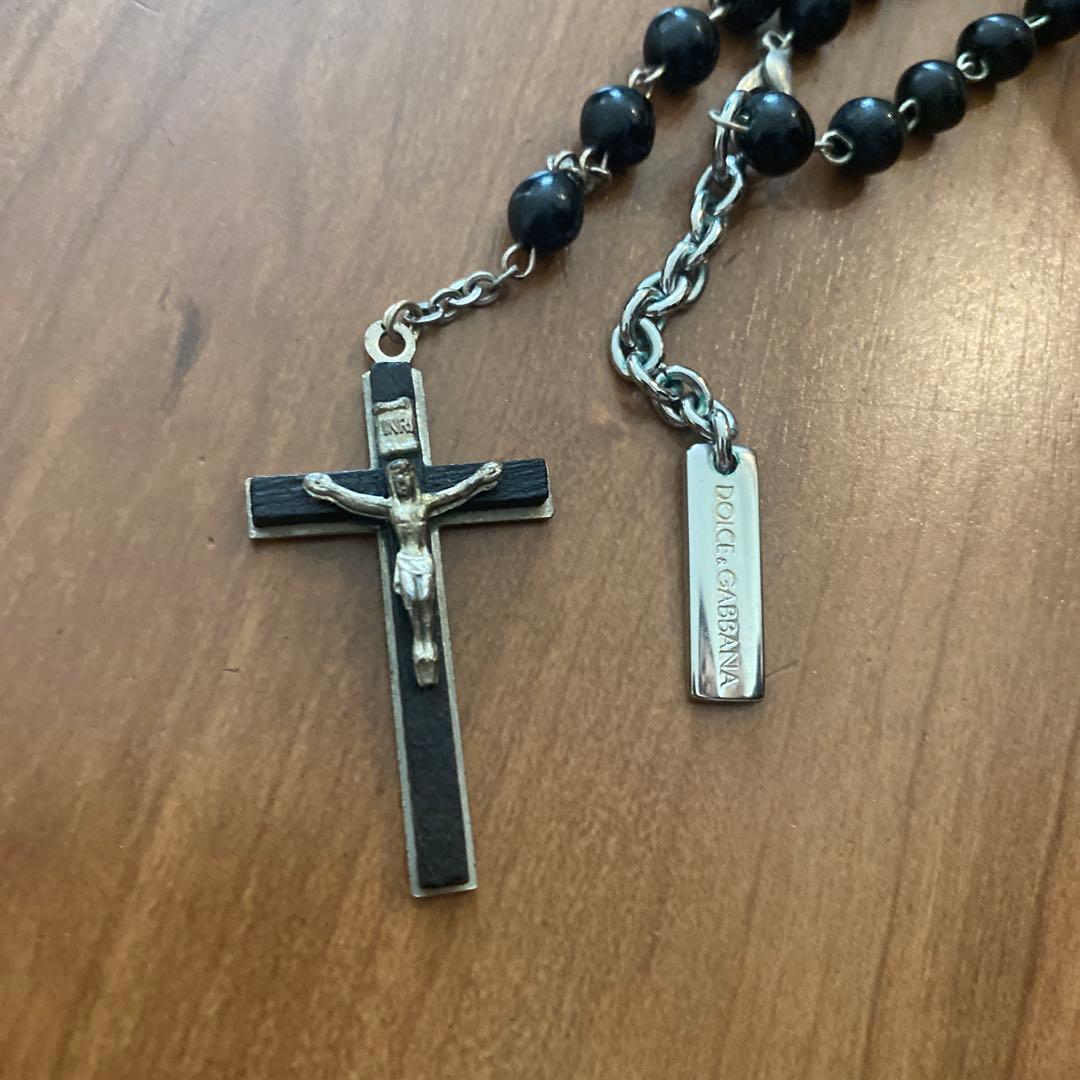 Dolce & Gabbana 黒ビーズ十字架ネックレス