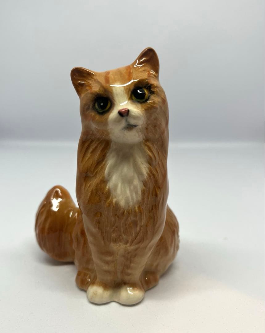 ロイヤルドルトン（猫の置物)