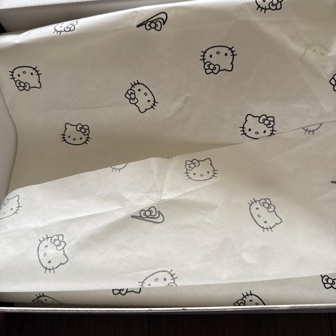 NIKE　ハローキティ× エアプレスト