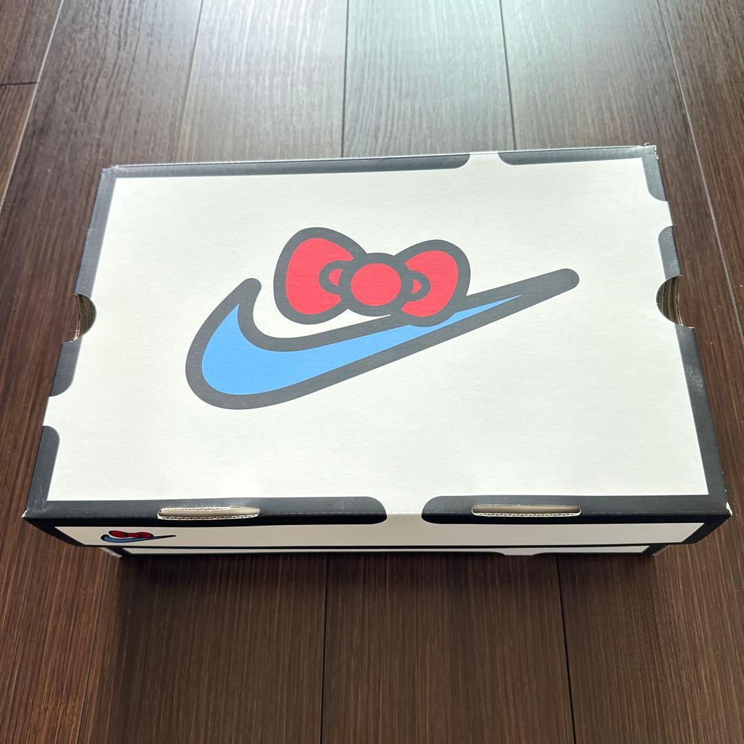 NIKE　ハローキティ× エアプレスト