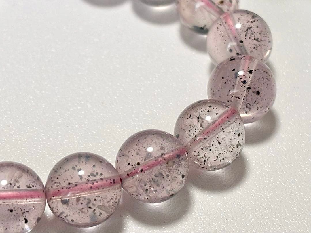 究極品質　光を纏いし女神の聖石　幻のブラックマイカインヒマラヤローズクォーツ