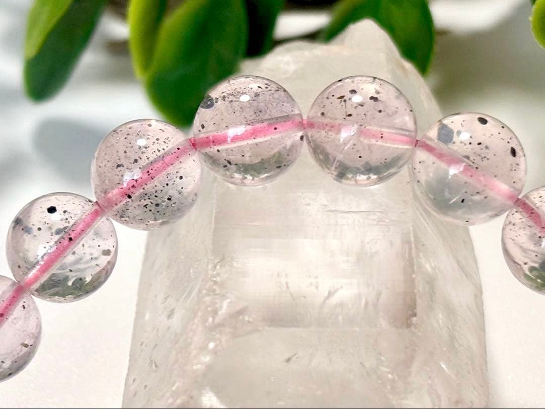 究極品質　光を纏いし女神の聖石　幻のブラックマイカインヒマラヤローズクォーツ