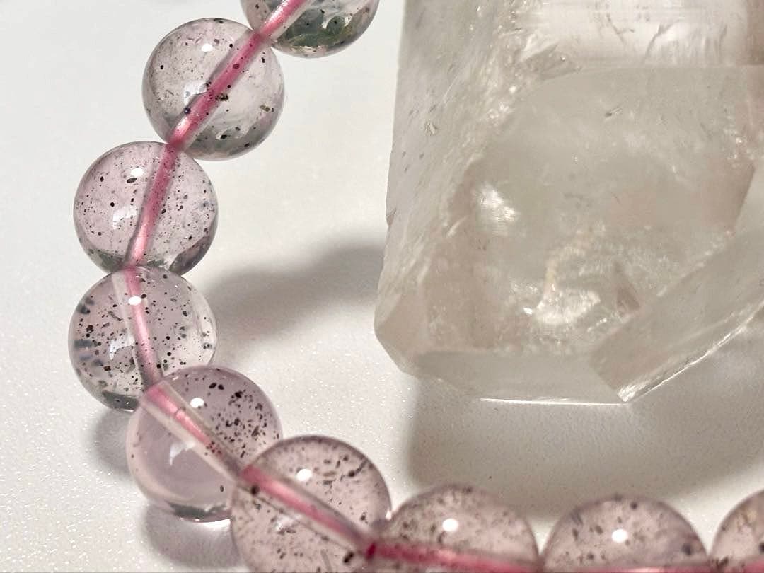 究極品質　光を纏いし女神の聖石　幻のブラックマイカインヒマラヤローズクォーツ