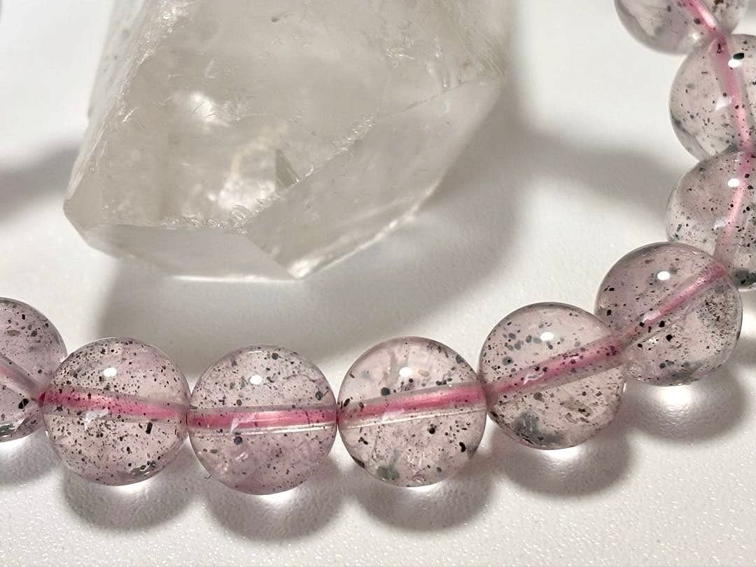 究極品質　光を纏いし女神の聖石　幻のブラックマイカインヒマラヤローズクォーツ