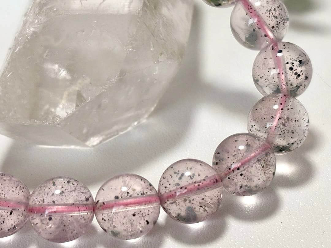 究極品質　光を纏いし女神の聖石　幻のブラックマイカインヒマラヤローズクォーツ