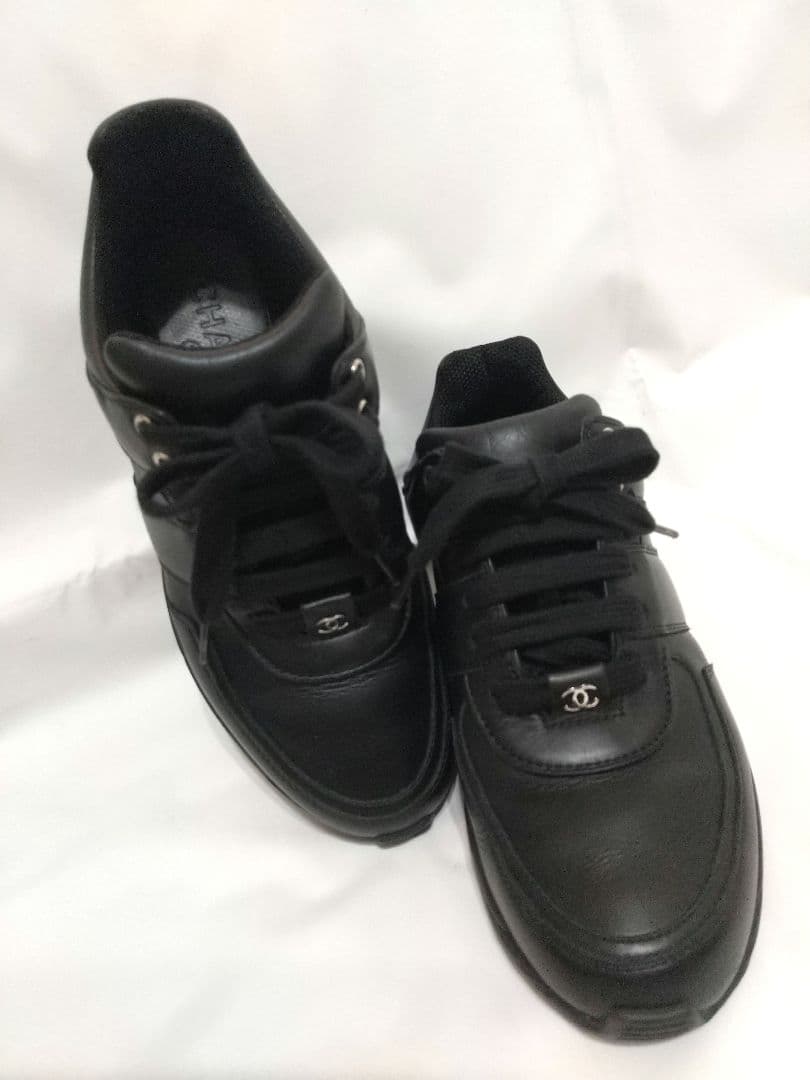 美品 CHANEL ブラック レザースニーカー 37 (24cm)