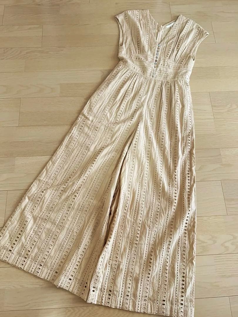 新品タグ付き　ヌキテパ　オールインワン　パンツ　ベージュ　Mサイズ