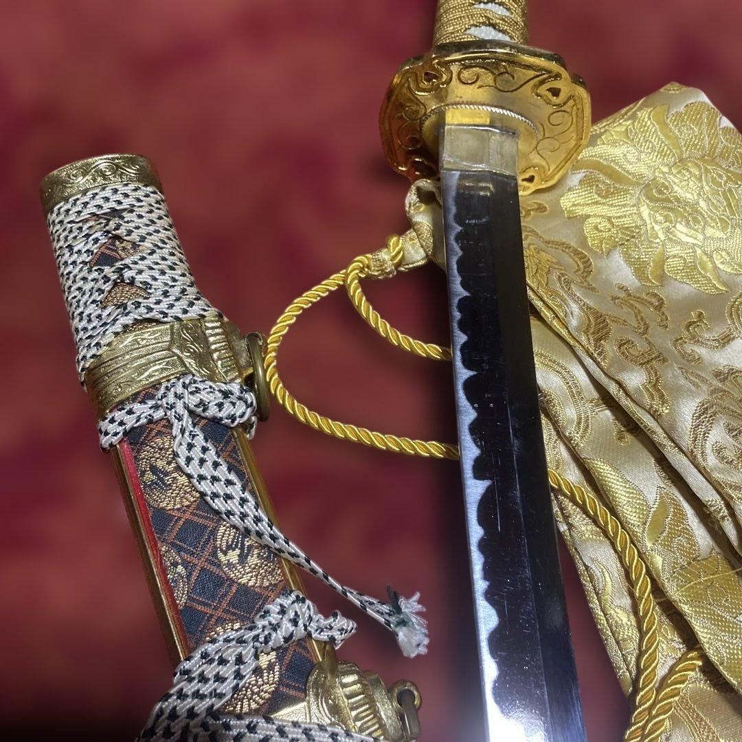 模造刀(刀袋付) 太刀造り 金具装飾 金茶柄 太刀型金鍔