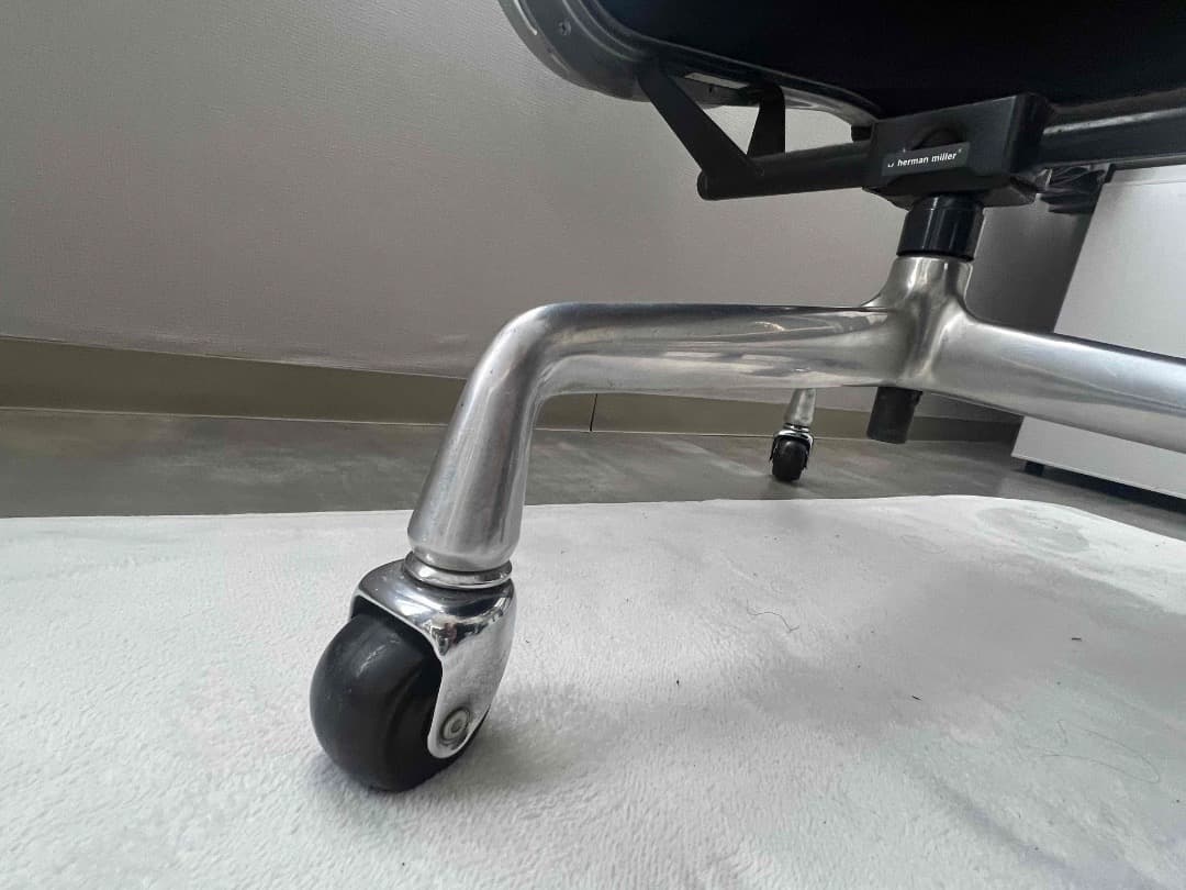 【正規ビンテージ】ハーマンミラー イームズソフトパッドチェア ハイバック 黒総革