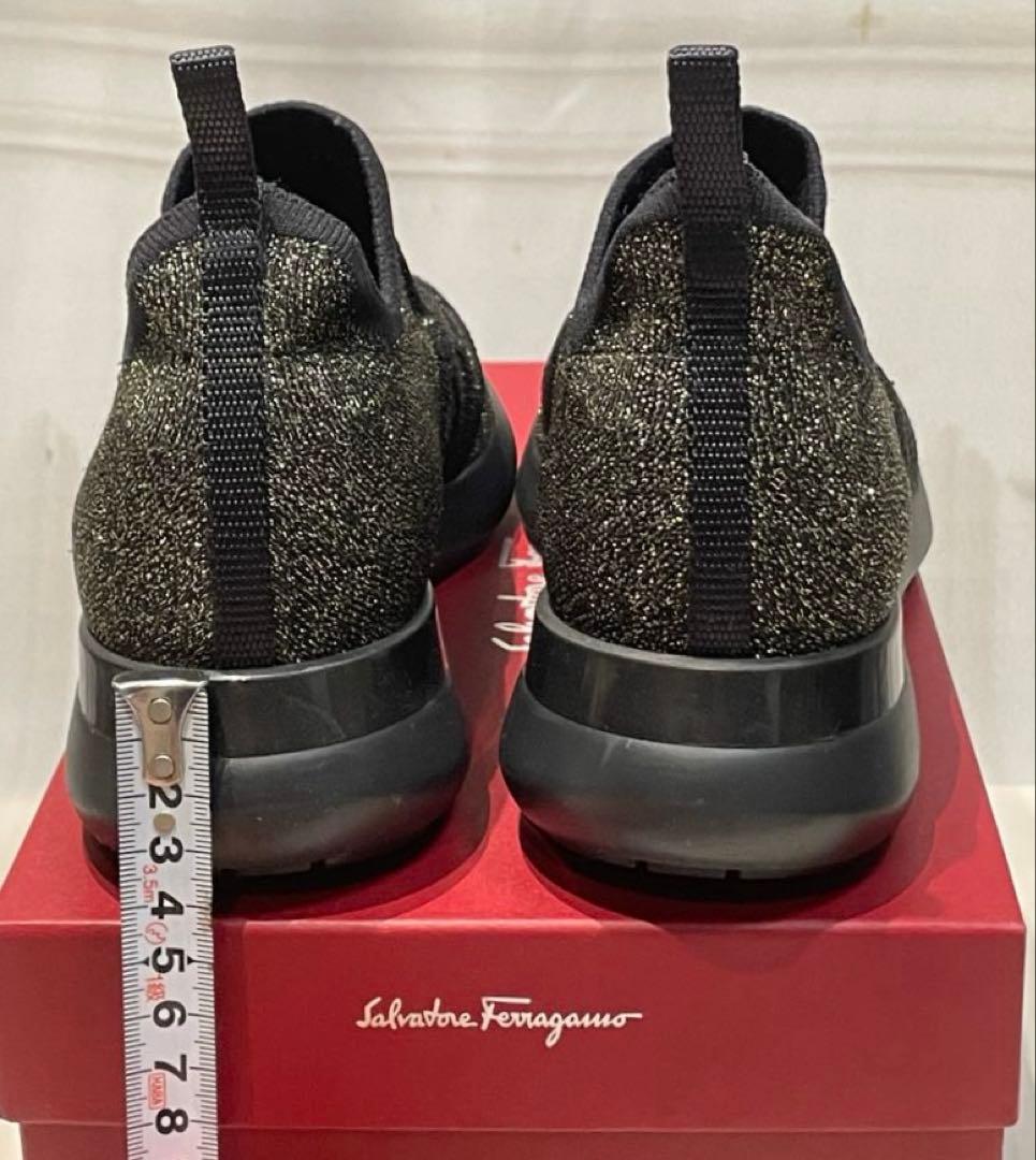 【美品】フェラガモ スニーカー23.5cmブラックxゴールド ヒール4cm