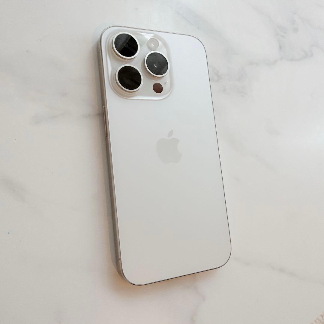 iphone15pro ホワイトチタニウム256GB CASETiFYケース付き