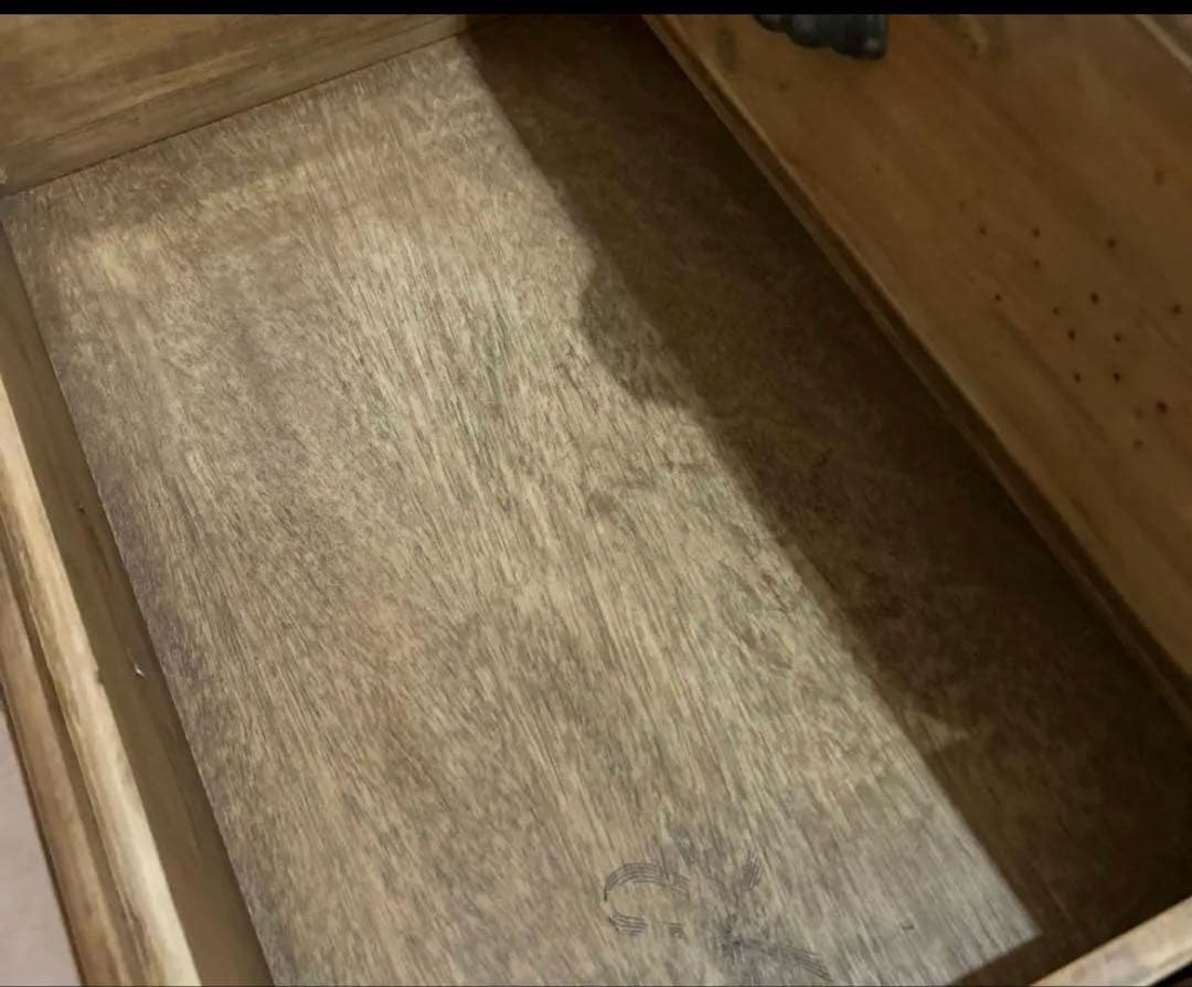 ✨アンティーク調な三段チェスト ✨脚は希少なアイアン製★シェルハンドル