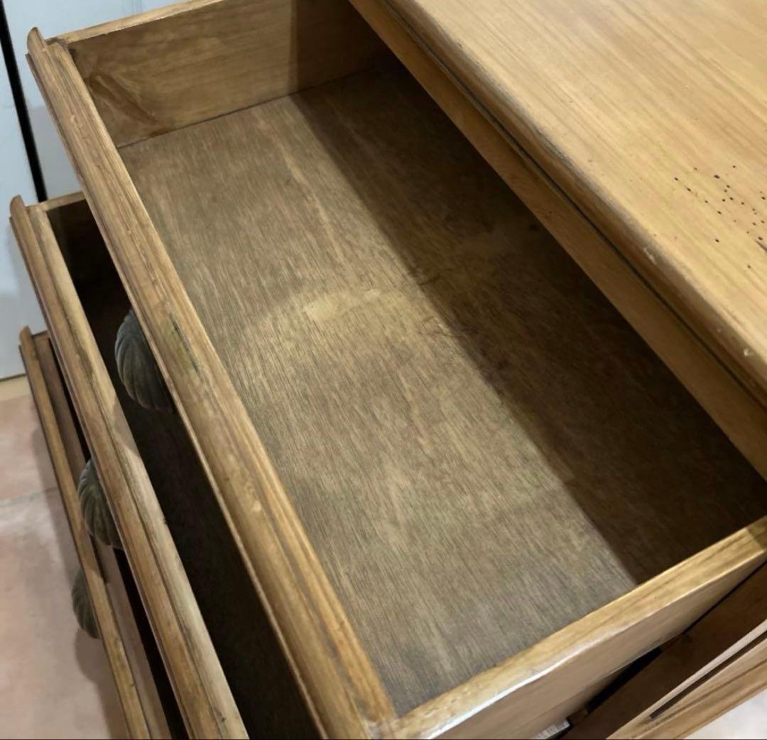 ✨アンティーク調な三段チェスト ✨脚は希少なアイアン製★シェルハンドル