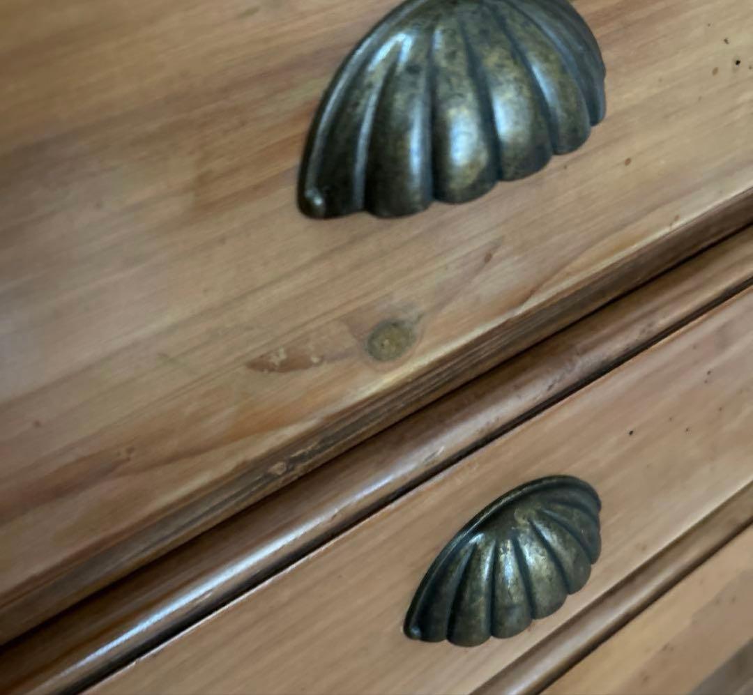 ✨アンティーク調な三段チェスト ✨脚は希少なアイアン製★シェルハンドル