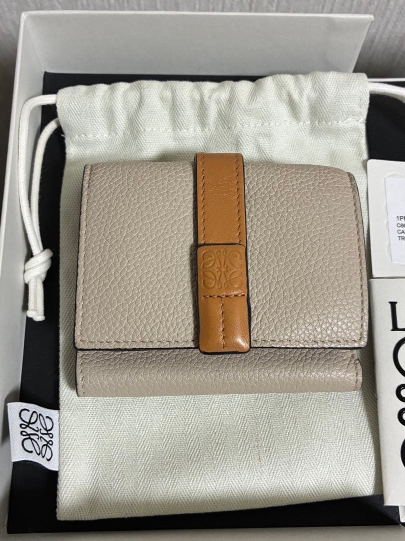 【美品】LOEWE ロエベ 三つ折り財布 ウォレット ベージュ