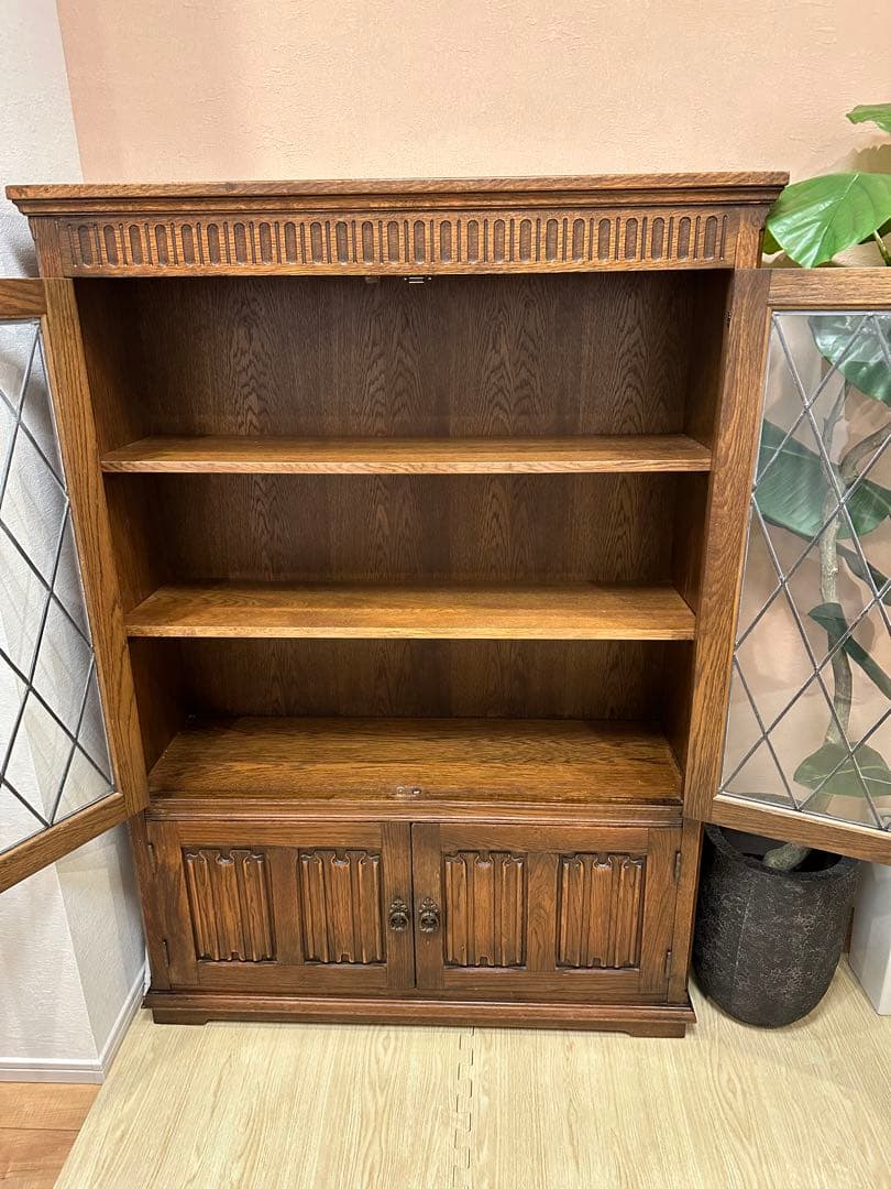 イギリスアンティーク　オーク材 ダイヤモンド型ガラス扉収納　キャビネット