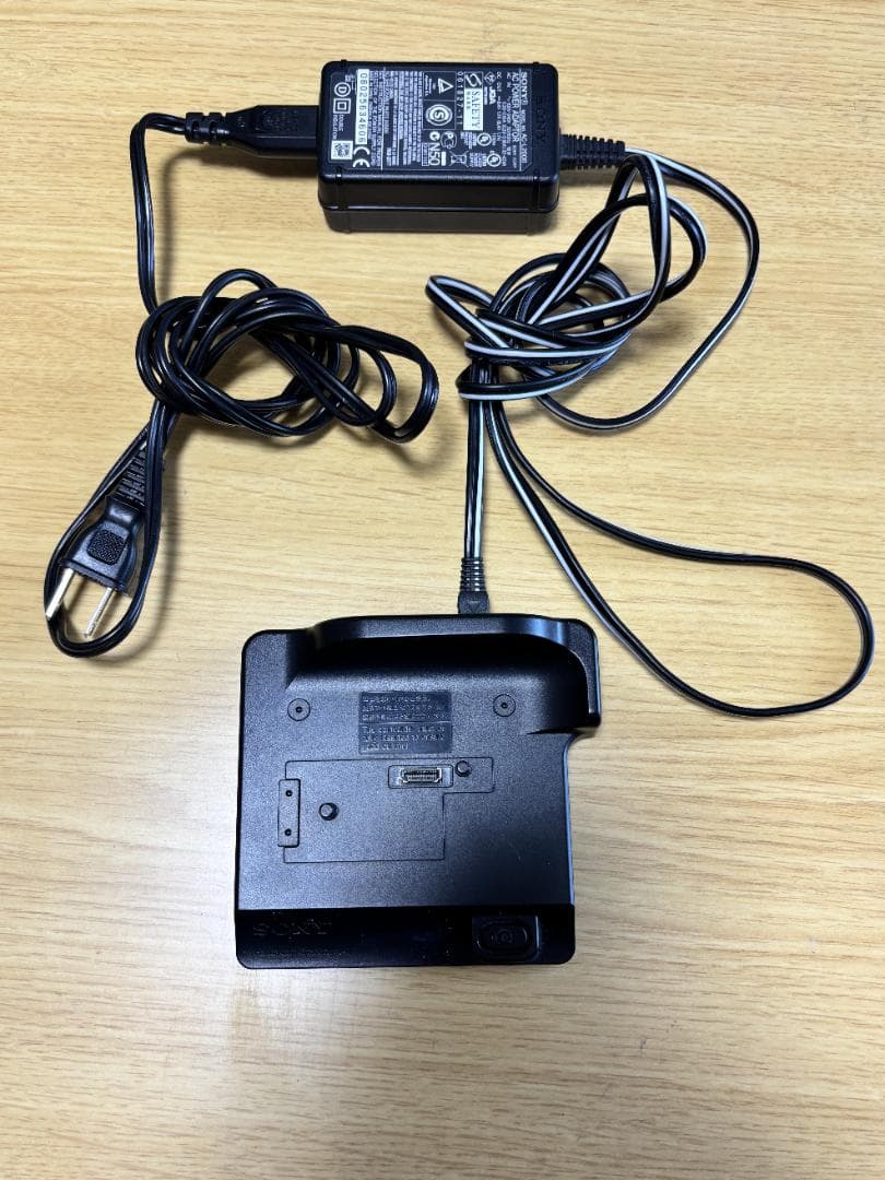 SONYのハイビジョンビデオカメラ ハンディカムHDR-SR12　付属品充実